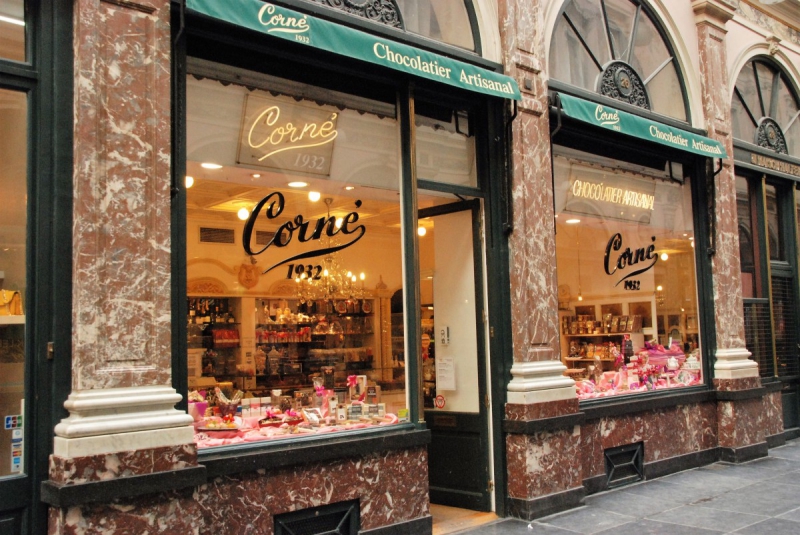 patisserie-LANTOSQUE-min_chocolate_chocolaterie_shop_luxury_chic_gallery_brussels_belgium-558146